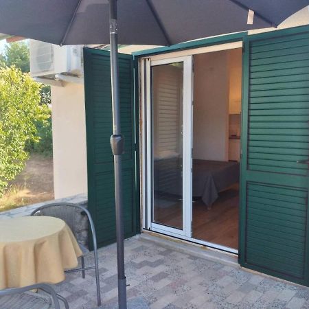 Apartmani Luni Premantura Esterno foto