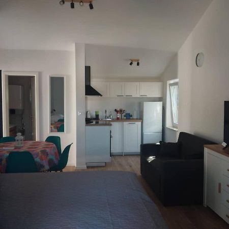 Apartmani Luni Premantura Esterno foto