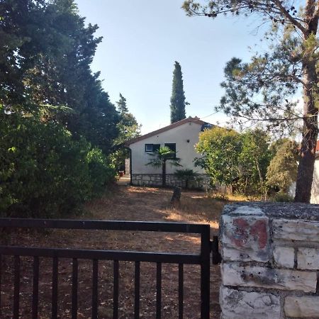 Apartmani Luni Premantura Esterno foto