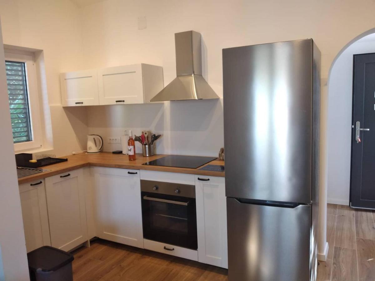 Apartmani Luni Premantura Esterno foto