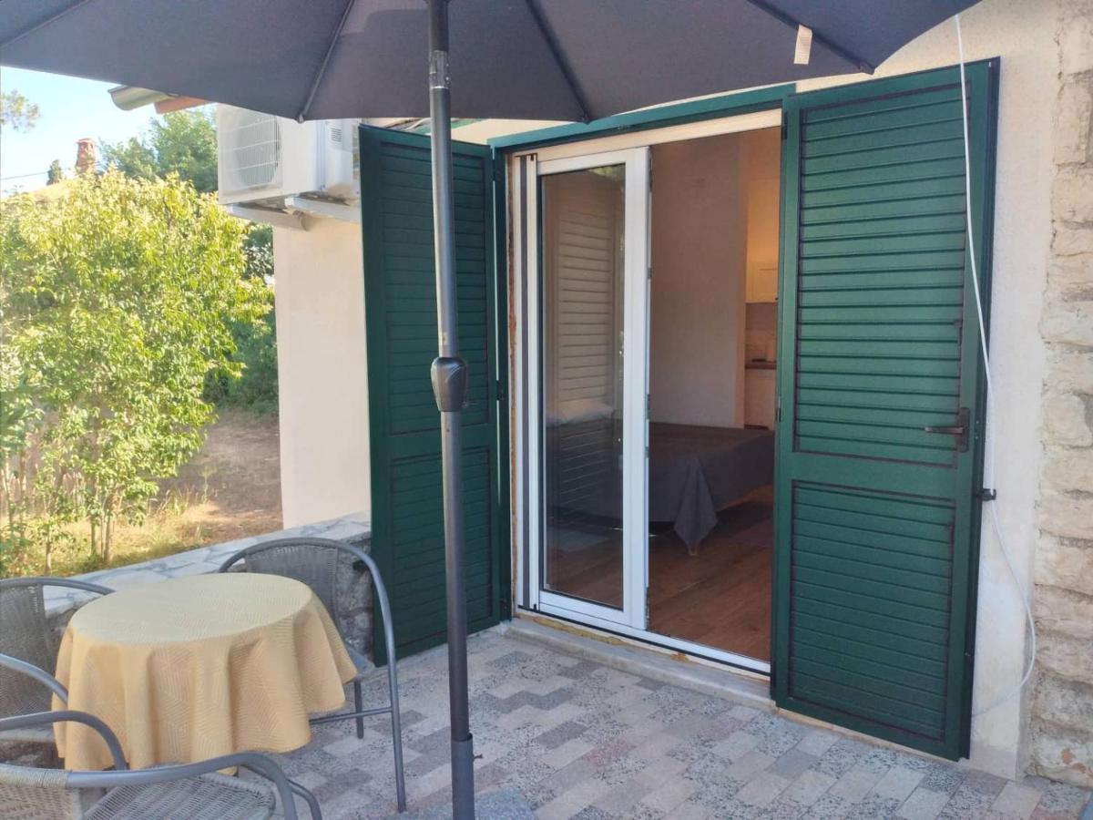 Apartmani Luni Premantura Esterno foto