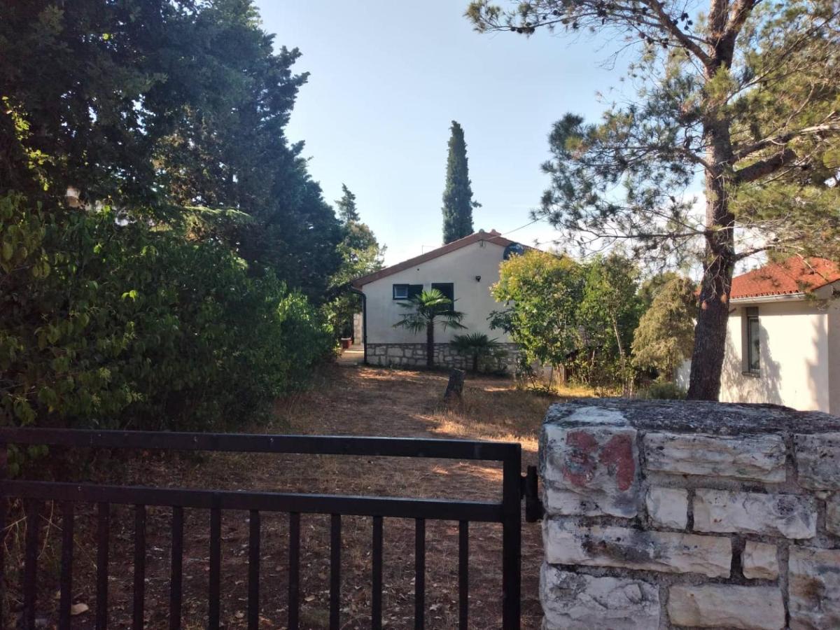 Apartmani Luni Premantura Esterno foto