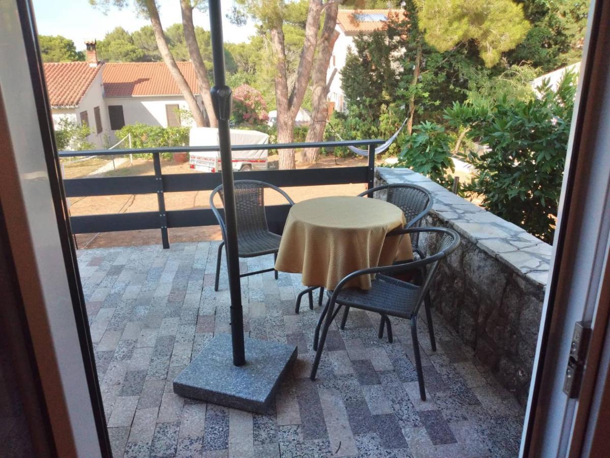 Apartmani Luni Premantura Esterno foto