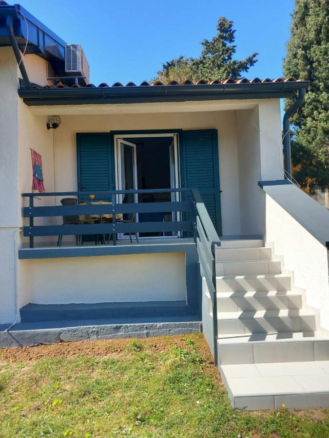 Apartmani Luni Premantura Esterno foto