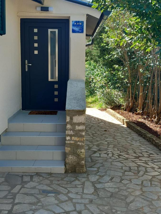 Apartmani Luni Premantura Esterno foto